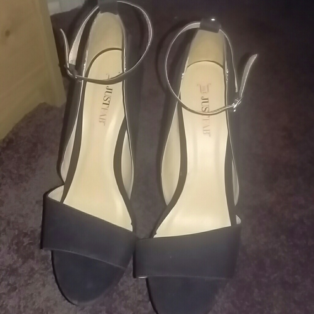 Shoes - Picture 2 of 5